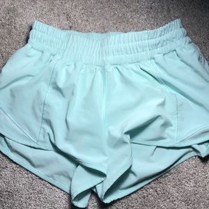 lulu lemon light blue/green hotty hot 2.5 size 4